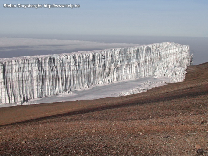 Kilimanjaro - Glaciers The immense glaciers around the Kibo crater. The crater is not so spectaculair itself, but the surrounding glaciers are splendid and magnificent. Stefan Cruysberghs